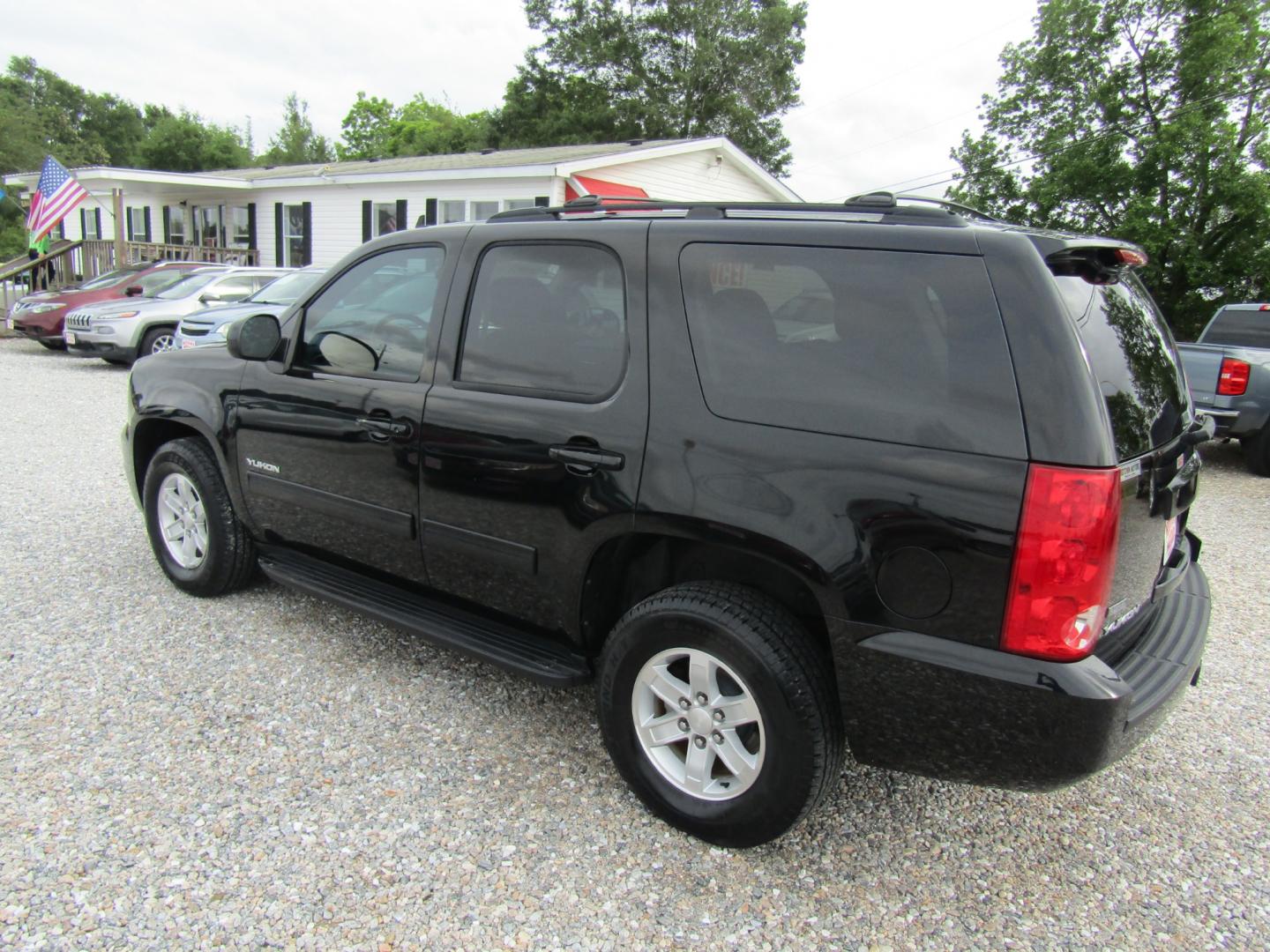 2012 Black /Gray GMC Yukon SLE1 2WD (1GKS1AE03CR) with an 5.3L V8 OHV 16V FFV engine, Automatic transmission, located at 15016 S Hwy 231, Midland City, AL, 36350, (334) 983-3001, 31.306210, -85.495277 - Photo#5